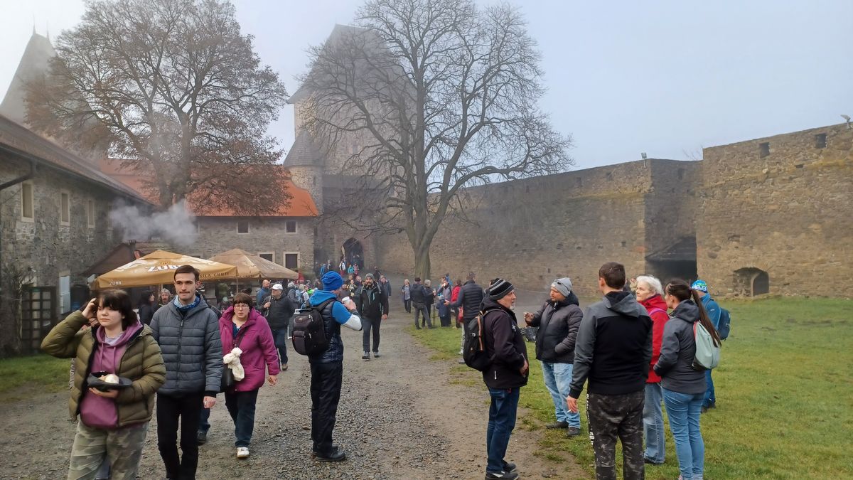 Helfštýn se připravuje na tradiční novoroční výšlap turistů. Každý leden jich sem přijdou tisíce